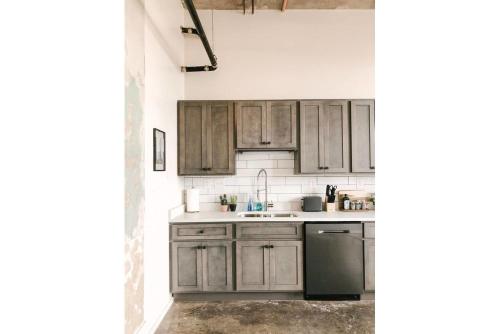 Sunny Sterchi Loft w/ view - image 13