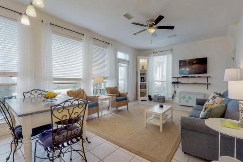 Destiny Beach Villa near Crab Trap