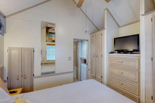 Long Island Village Unit 278 - image 4