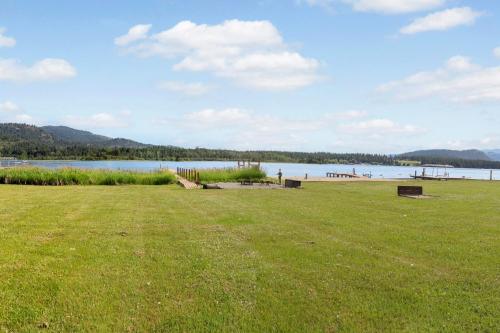 Conrad Vista Waterfront Home - image 2