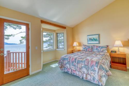 Northwest Shoreline Home - main image