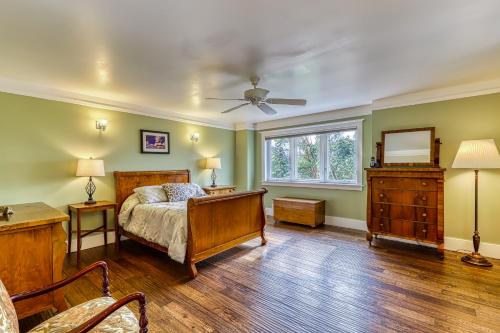 6 Bed 4 Bath Vacation home in Eastsound - main image
