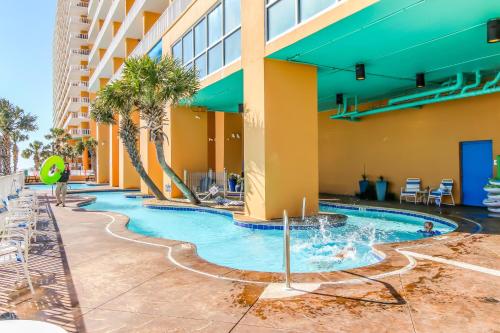Splash Resort 807W - image 2
