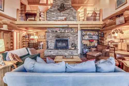 Oden Bay Log Home - image 4