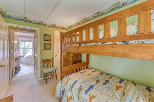 Hocus Pocus Lake House - image 9