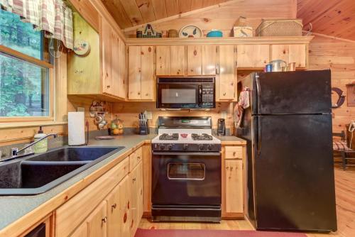 Lazy Bear Den - 2 Bed 1 Bath Vacation home in Blue Ridge - image 6