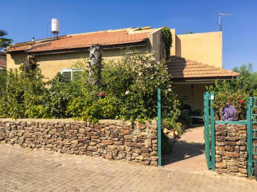 Exterior view, Rio desert view apartment in Rishonim