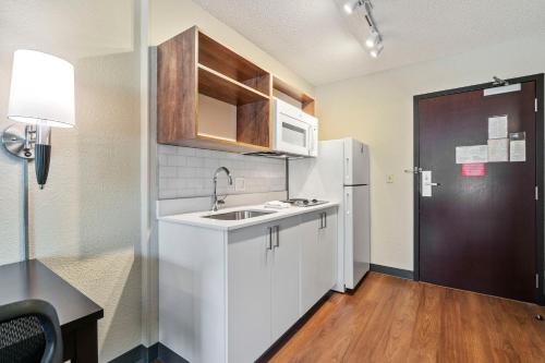 廚房, Extended Stay America Premier Suites - Seattle - Bellevue - Downtown in 貝爾維尤(WA)
