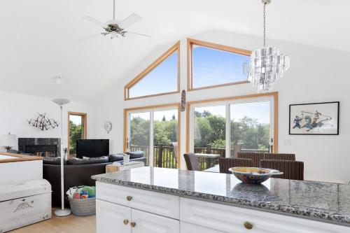 Location Location - The Perfect Montauk Vacation - image 5