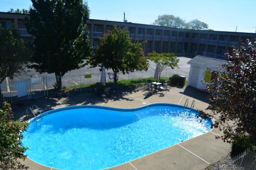 Super 8 by Wyndham Windsor/Dougall Super 8 by Wyndham Windsor/Dougall