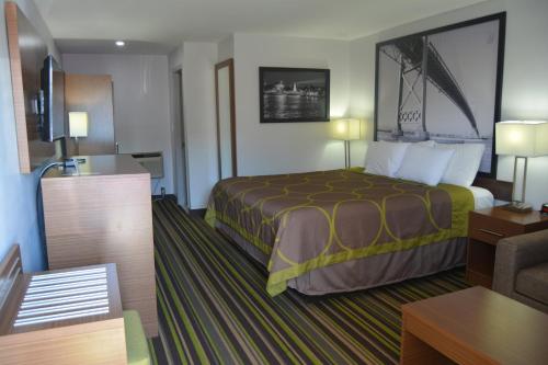 Super 8 by Wyndham Windsor/Dougall Super 8 by Wyndham Windsor/Dougall