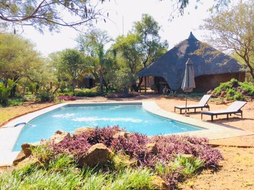 . African Casa Chalets and Campsite