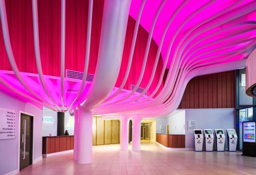 Atrium Hotel Heathrow - image 7