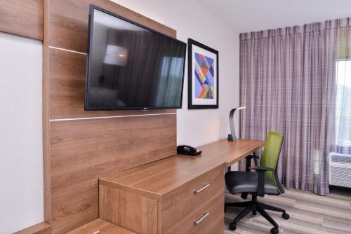 Holiday Inn Express Hotel & Suites Elgin, an IHG Hotel