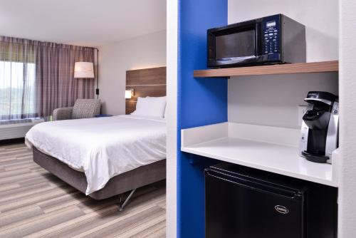 Holiday Inn Express Hotel & Suites Elgin by IHG in Elgin, USA