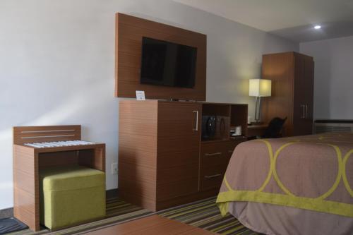 Super 8 by Wyndham Windsor/Dougall Super 8 by Wyndham Windsor/Dougall