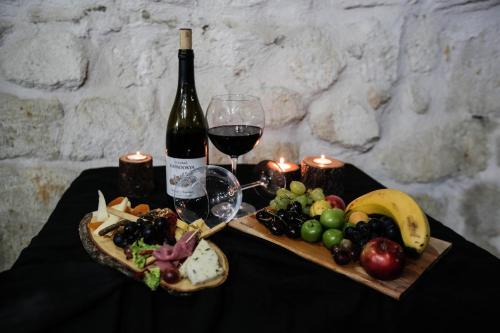 THE RED HORSE HOTEL - image 4