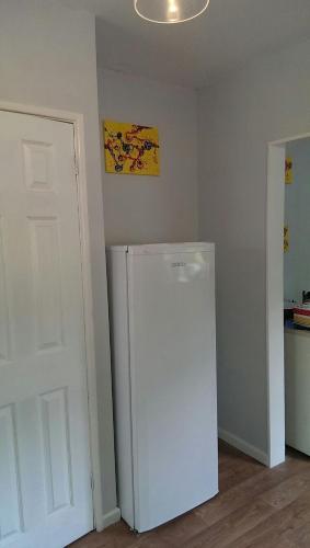 Nice double and single rooms in the quiet area with excellent shared facilities in Budshead