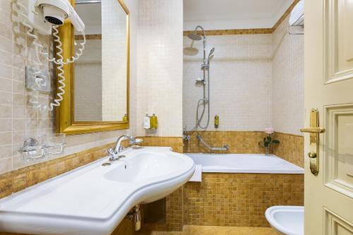 Hotel Caruso Old Town, Прага (фото 11)