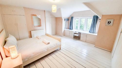 Spacious art deco maisonette, within 5 mins walk to Cardiff city centre gîte à louer Cardiff