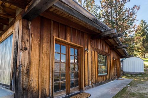 Deep Water Cabin - main image
