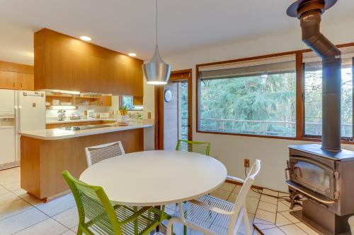 Sleeping Raven Woodland Retreat in 安吉利斯港