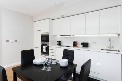 Sleek 1 Bedroom In The Heart Of Central London, , London