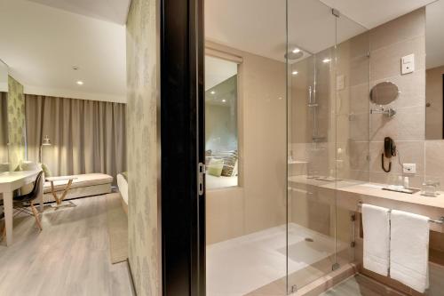 room detail thumbnail 2