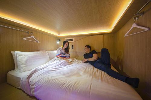 Cube Boutique Capsule Hotel @ Kampong Glam Singapore