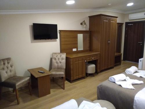 Superior Family Room image 5