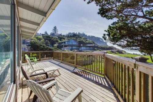 Shoreline Cottage Oceanfront Vacation Rental - image 7