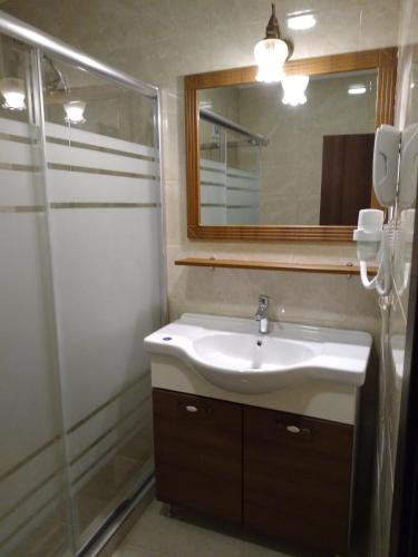 Superior Family Room image 3