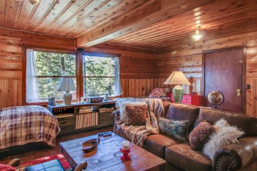 The Cherry Leaf Lodge & Retreat on Fallen Leaf Lake - main image