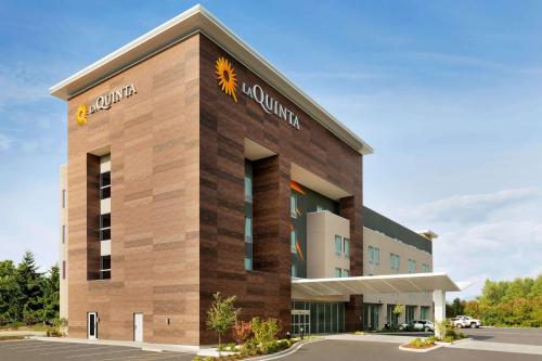 La Quinta Inn & Suites by Wyndham Burlington - Hotel