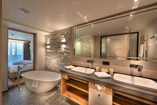 218264648 Alpinhotel Berghaus spa