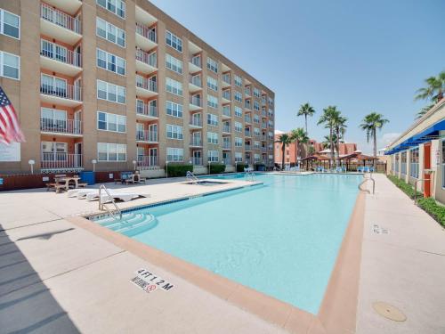 Relaxing Condo Great Location 3 Minute Walk To The Beach Condo - image 7