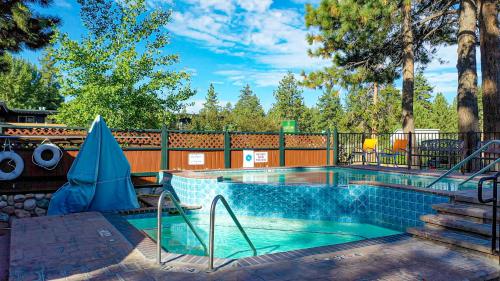 Hot tub, 3 Peaks Resort & Beach Club in South Lake Tahoe (CA)