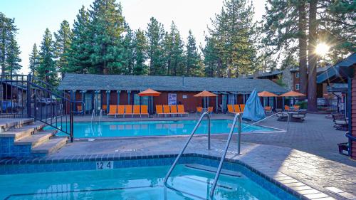 King Suite with Pool View