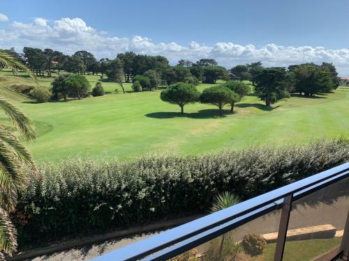 One-Bedroom Apartment with Golf View (4 Adults + 2 Children)