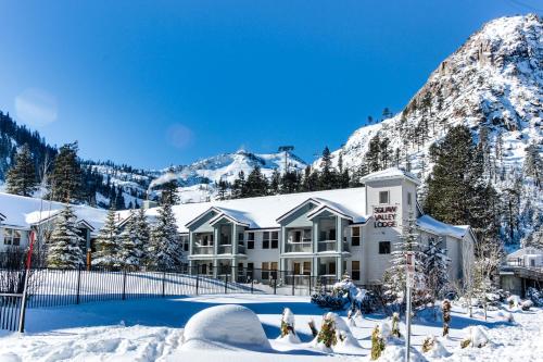 . Ski-In Ski-Out Squaw Valley Lodge Slopeside Townhome