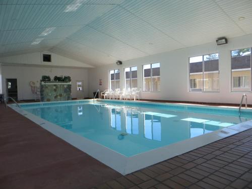 Waterfront Inn Mackinaw City - image 7