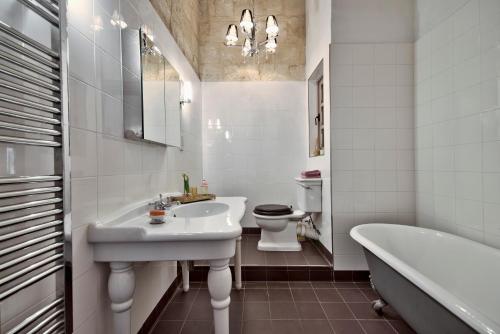 Four-Bedroom House image 4