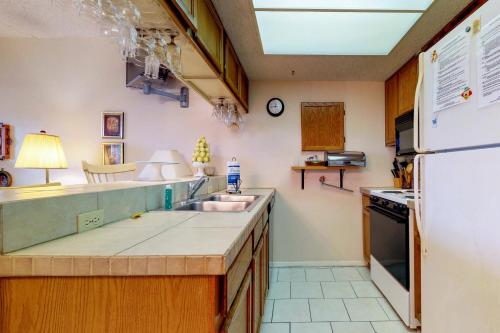 Ventura Condominiums #208 - image 4