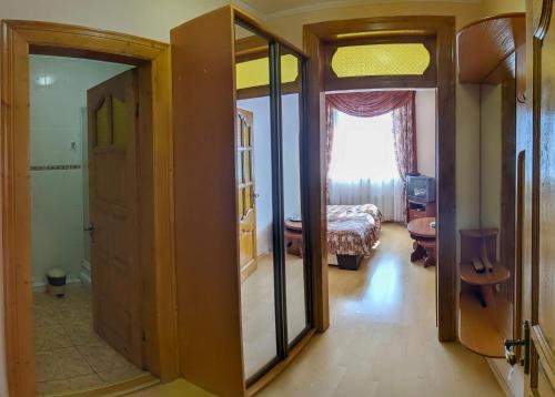 1 queen bed