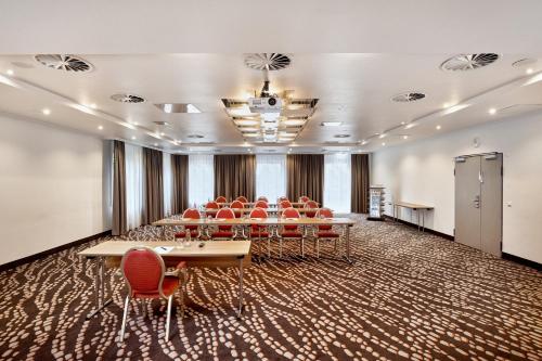 H+ Hotel Frankfurt Airport West - image 5