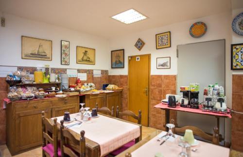  Hostal Ancora in Lloret de Mar
