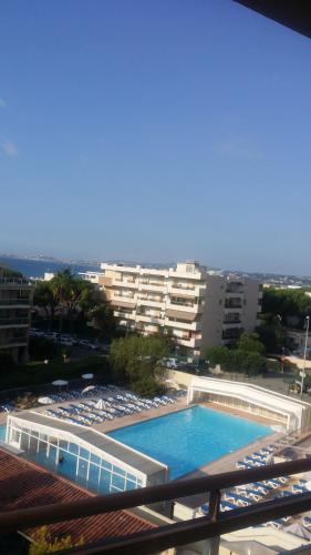 مسبح, Heliotel Marine plages piscines tennis terrasse jardin in Saint-Laurent-du-Var