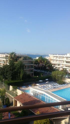 مسبح, Heliotel Marine plages piscines tennis terrasse jardin in Saint-Laurent-du-Var