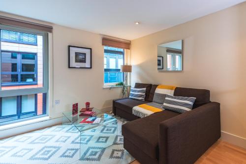 One Bed Serviced Apt near Blackfriars - main image