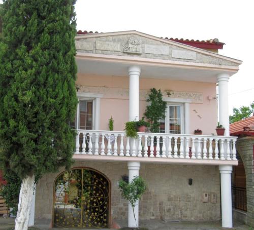  Home is Pella in 58005 Pélla